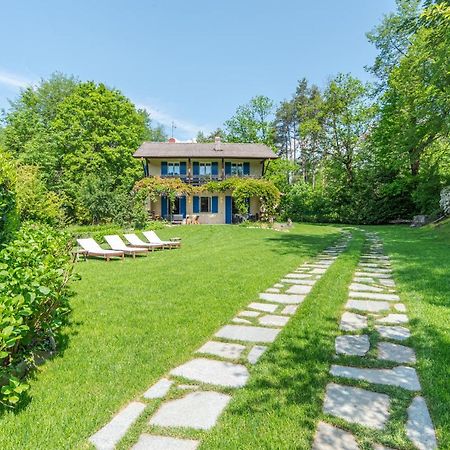 Lovely Villa With Huge Garden Surrounded By Nature เบลลาโจ ภายนอก รูปภาพ
